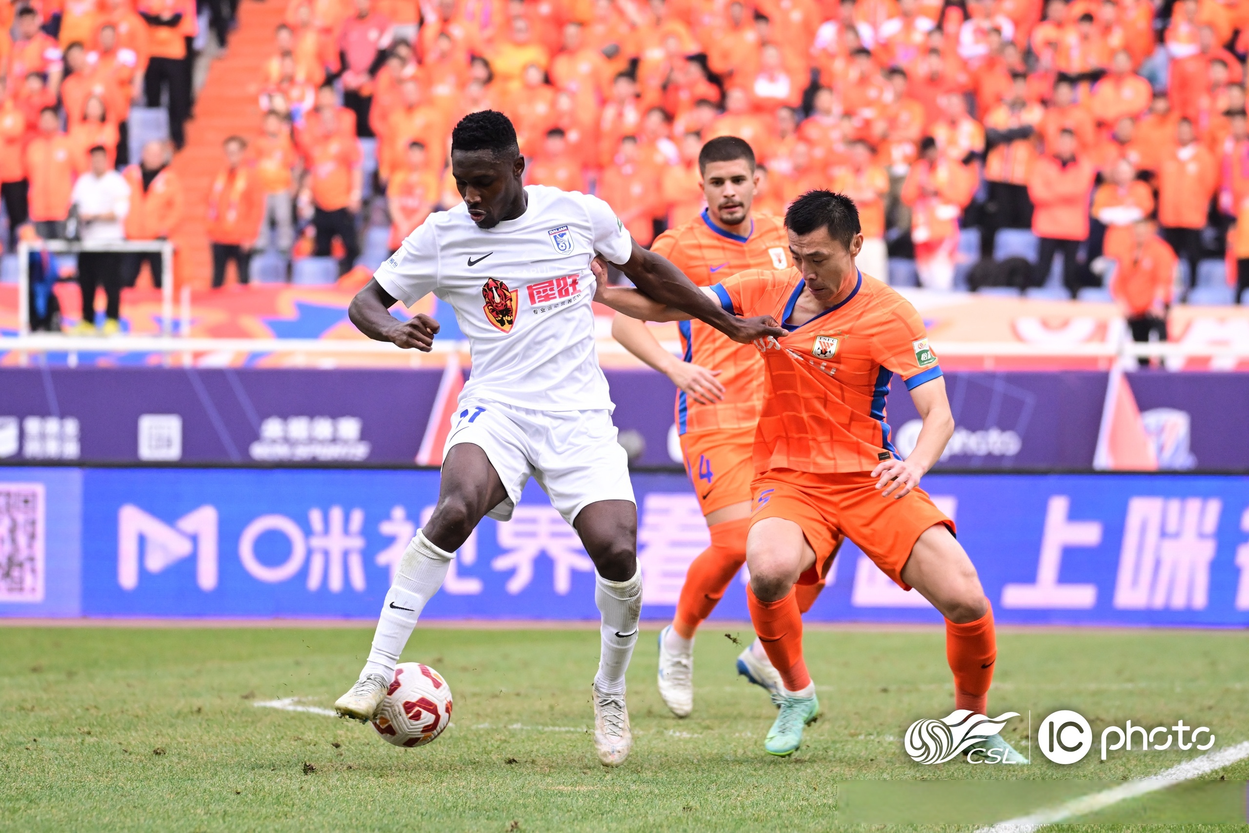 爱游戏体育-关于赛地聚焦：法甲赛前热度飙升，山东泰山回应争议，球迷炸锅，心理建设被强调的信息-爱游戏体育