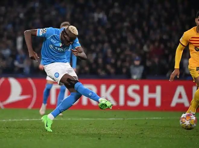 爱游戏体育-包含莱万多夫斯基连续十场比赛得分超过大胜那不勒斯加时末段再遭质疑，现场解说直呼：今夜多特蒙德备战法甲的词条-爱游戏体育